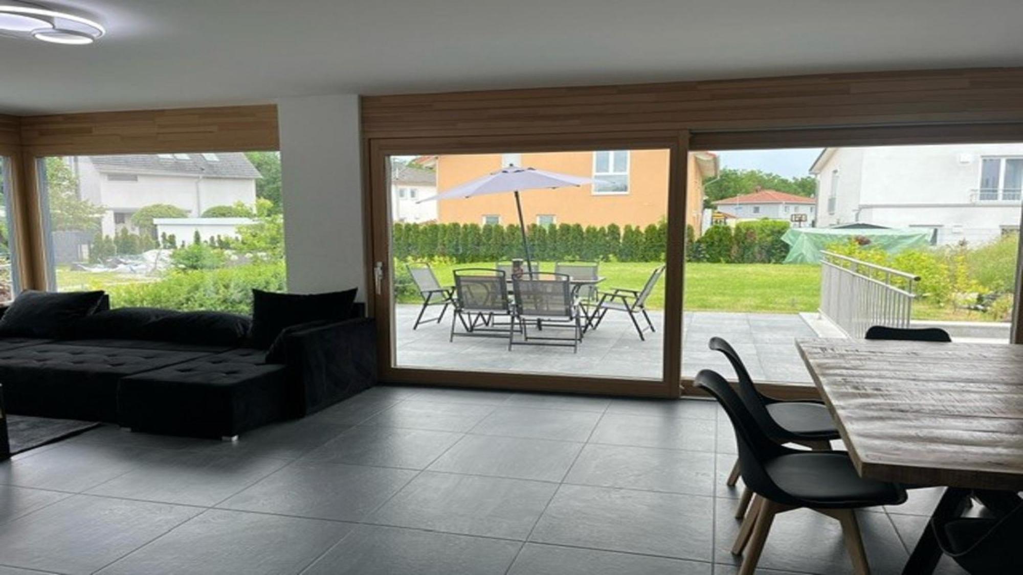 Moderne Ferienwohnung Sonnenbuehl Singen Exterior photo